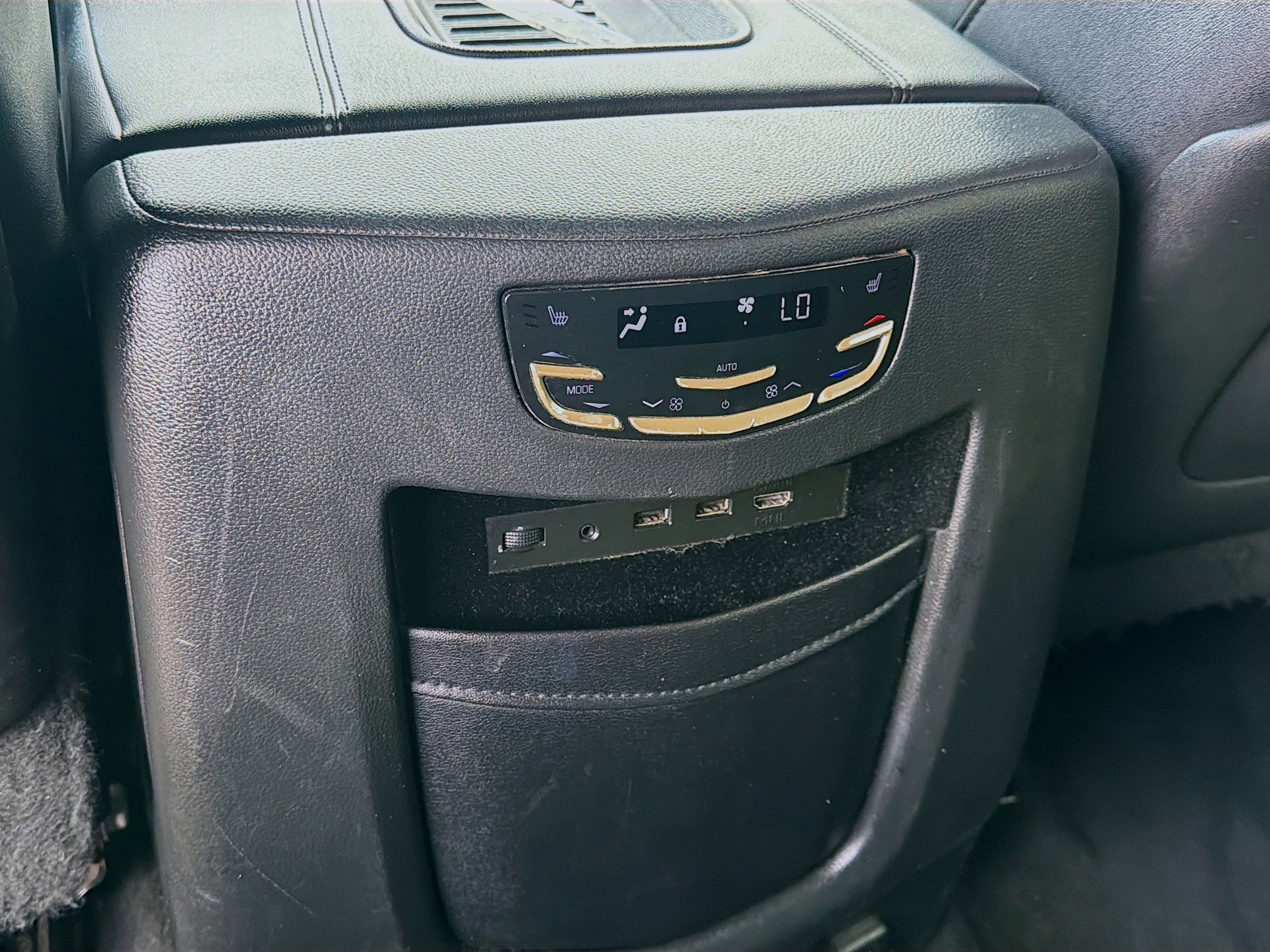 Used 2018 Cadillac Escalade Premium Luxury image 21