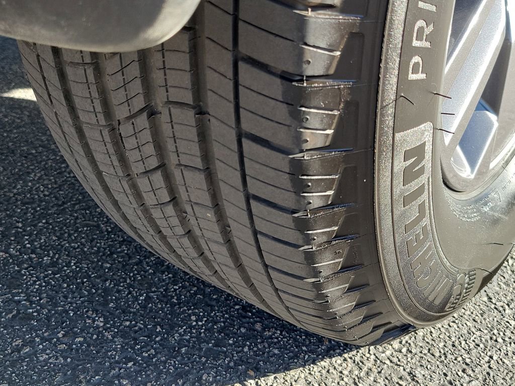 Certified 2025 Nissan Frontier SV w/ Tow Package image 25