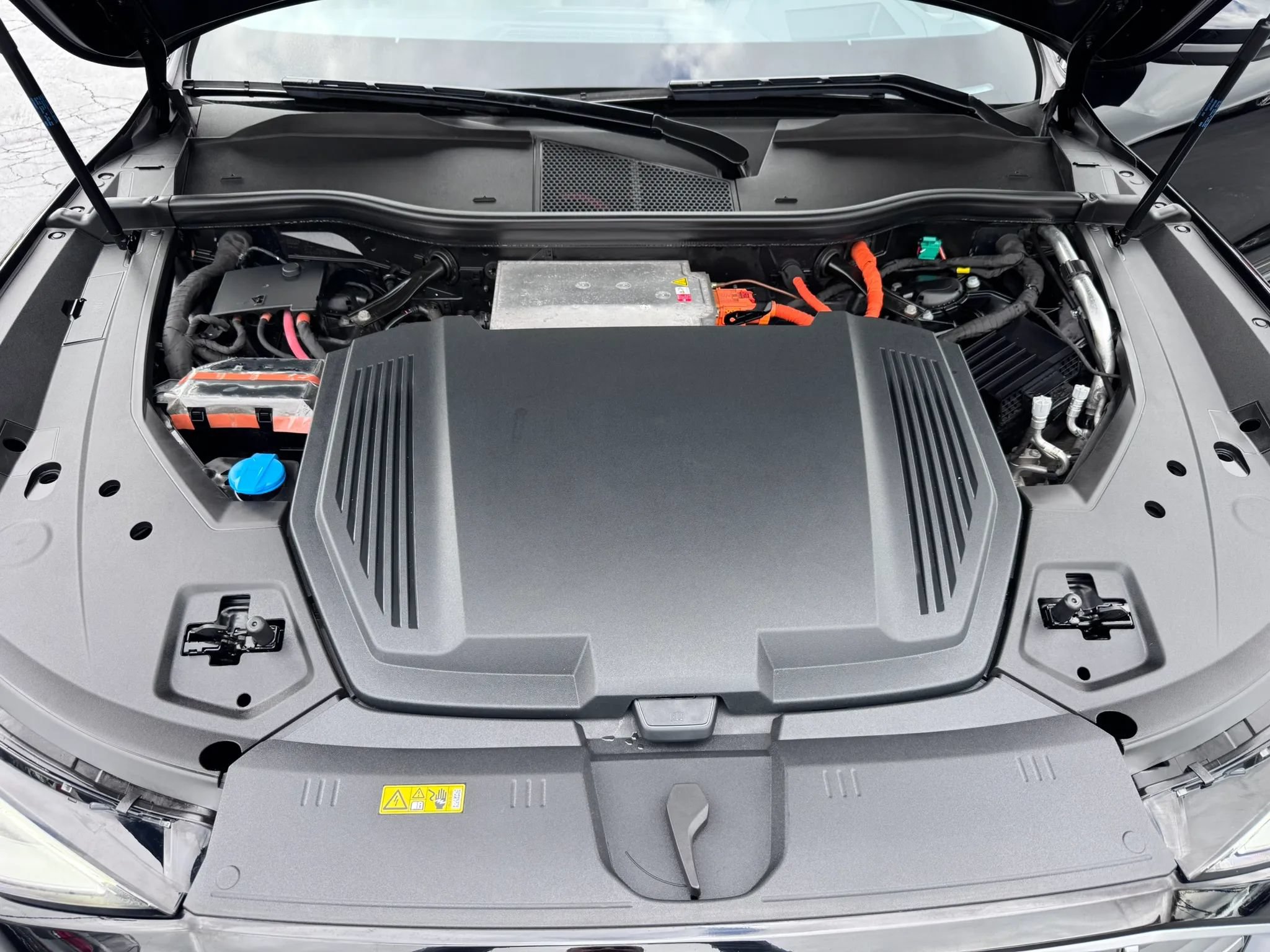 Used 2019 Audi e-tron Prestige w/ Prestige Package AWD/4WD image 44