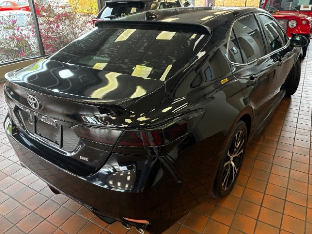 Used 2020 Toyota Camry SE w/ Convenience Package FWD image 10