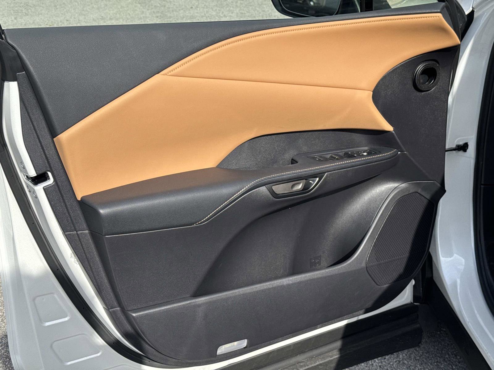 Used 2025 Lexus RX 350 Premium w/ Accessory Package (Z1) image 18