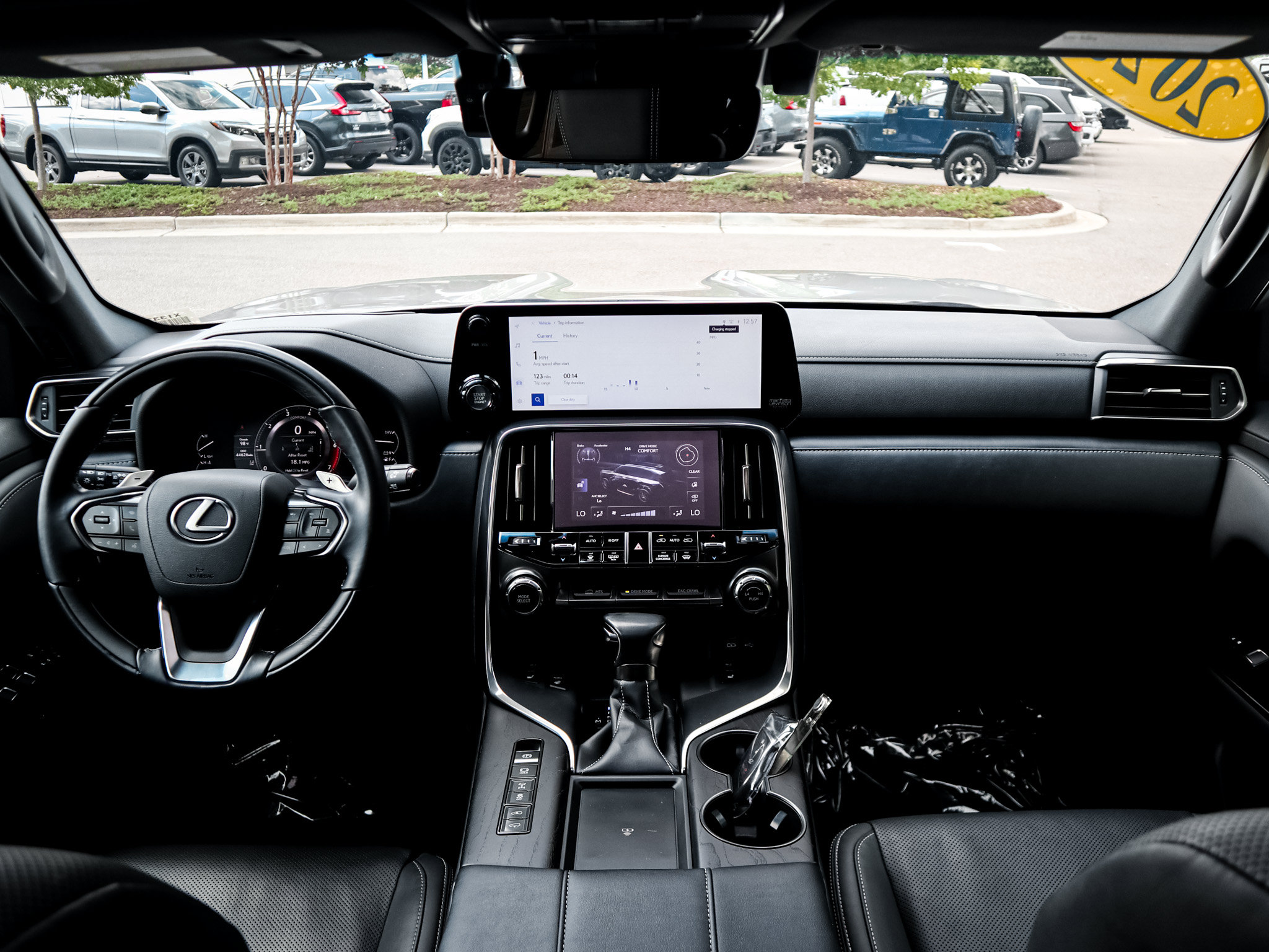 Used 2022 Lexus LX 600 4WD w/ Appearance Package image 30