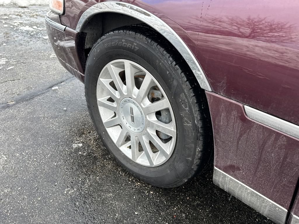 Used 2006 Lincoln Town Car Signature image 13