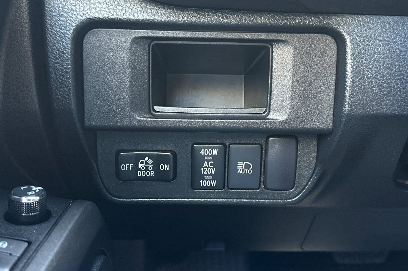 Used 2018 Toyota Tacoma TRD Sport w/ Technology Package image 26