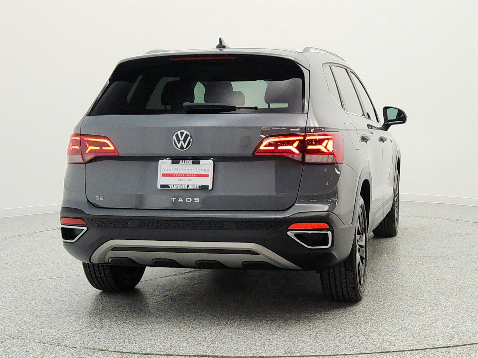 Used 2022 Volkswagen Taos SE FWD image 6