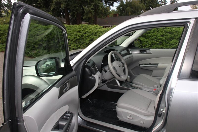 Used 2011 Subaru Forester 2.5X Limited AWD/4WD image 5