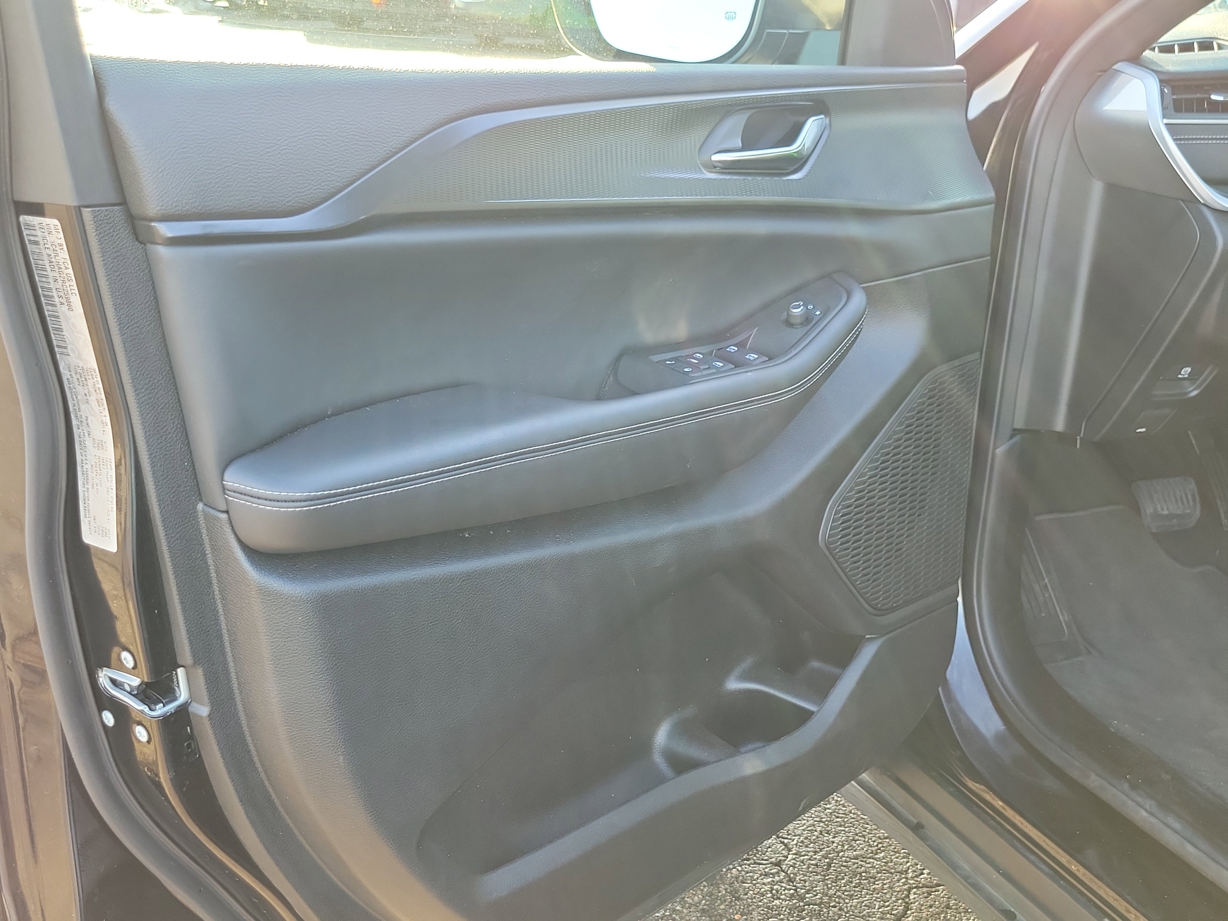 Used 2024 Jeep Grand Cherokee Laredo X image 6