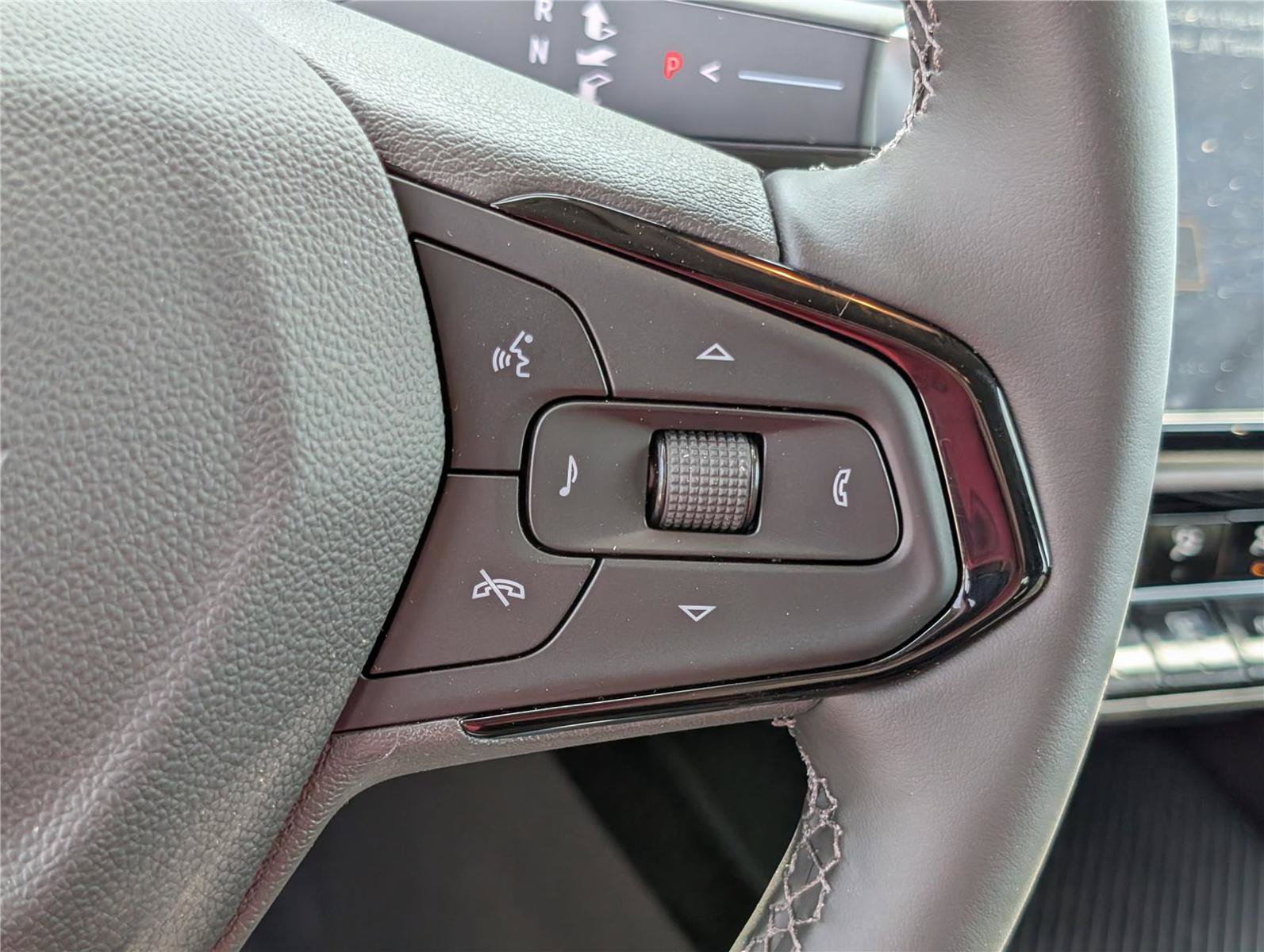 New 2027 Chevrolet Bolt LT w/ Comfort Package FWD image 18
