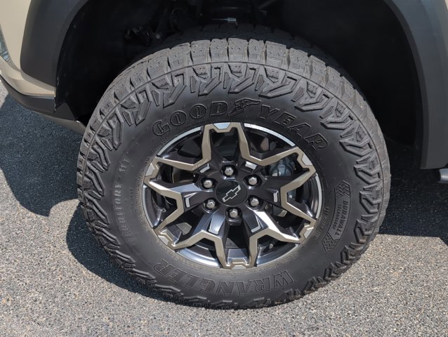 Used 2024 Chevrolet Colorado ZR2 w/ Technology Package AWD/4WD image 25