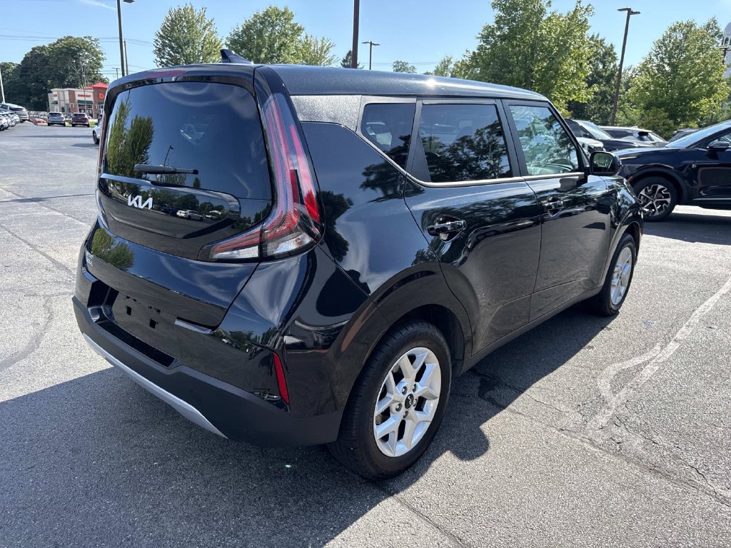 Used 2024 Kia Soul LX w/ Option Group 015 FWD image 7