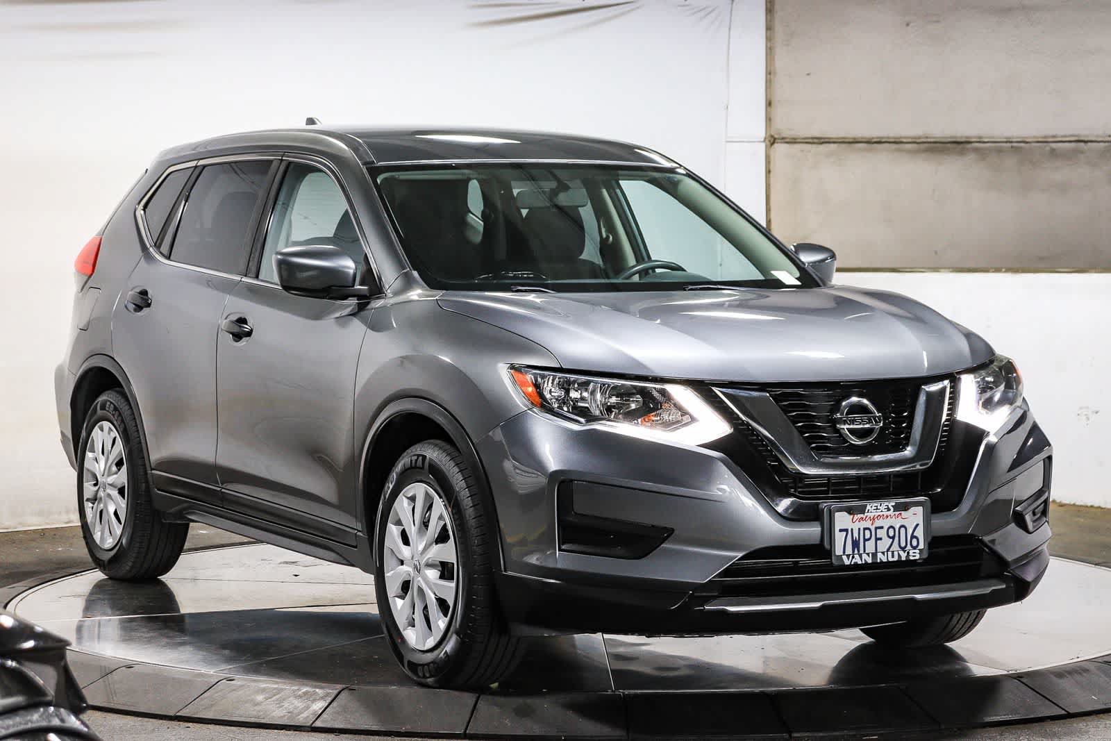Used 2017 Nissan Rogue S FWD image 3