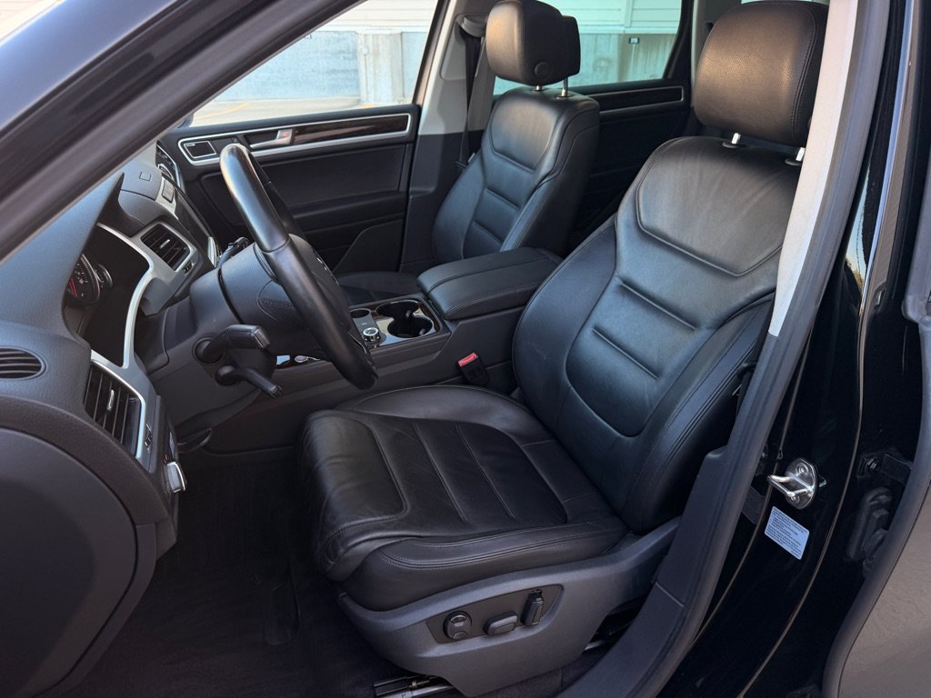 Used 2013 Volkswagen Touareg TDI AWD/4WD image 9