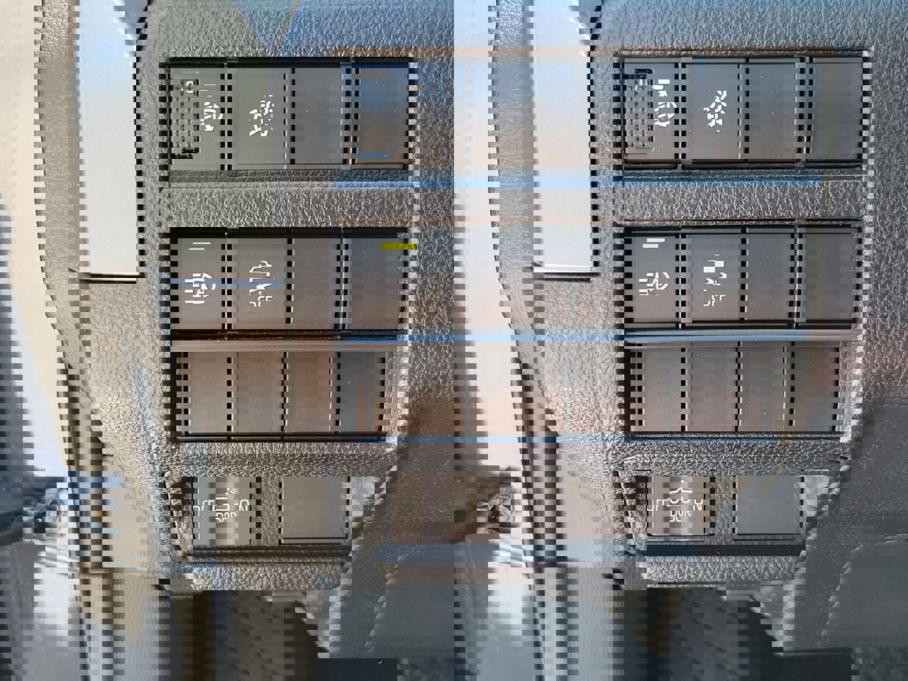 Used 2024 Toyota Tacoma SR5 w/ SR5 Upgrade Package image 31