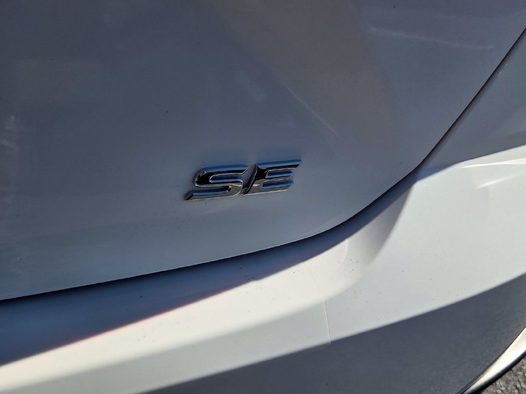 Used 2025 Toyota Camry SE FWD image 11