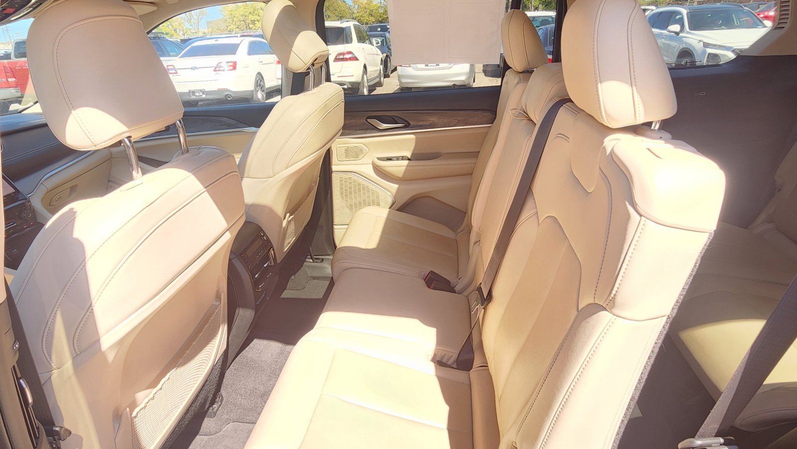 Used 2021 Jeep Grand Cherokee L Limited AWD/4WD image 25