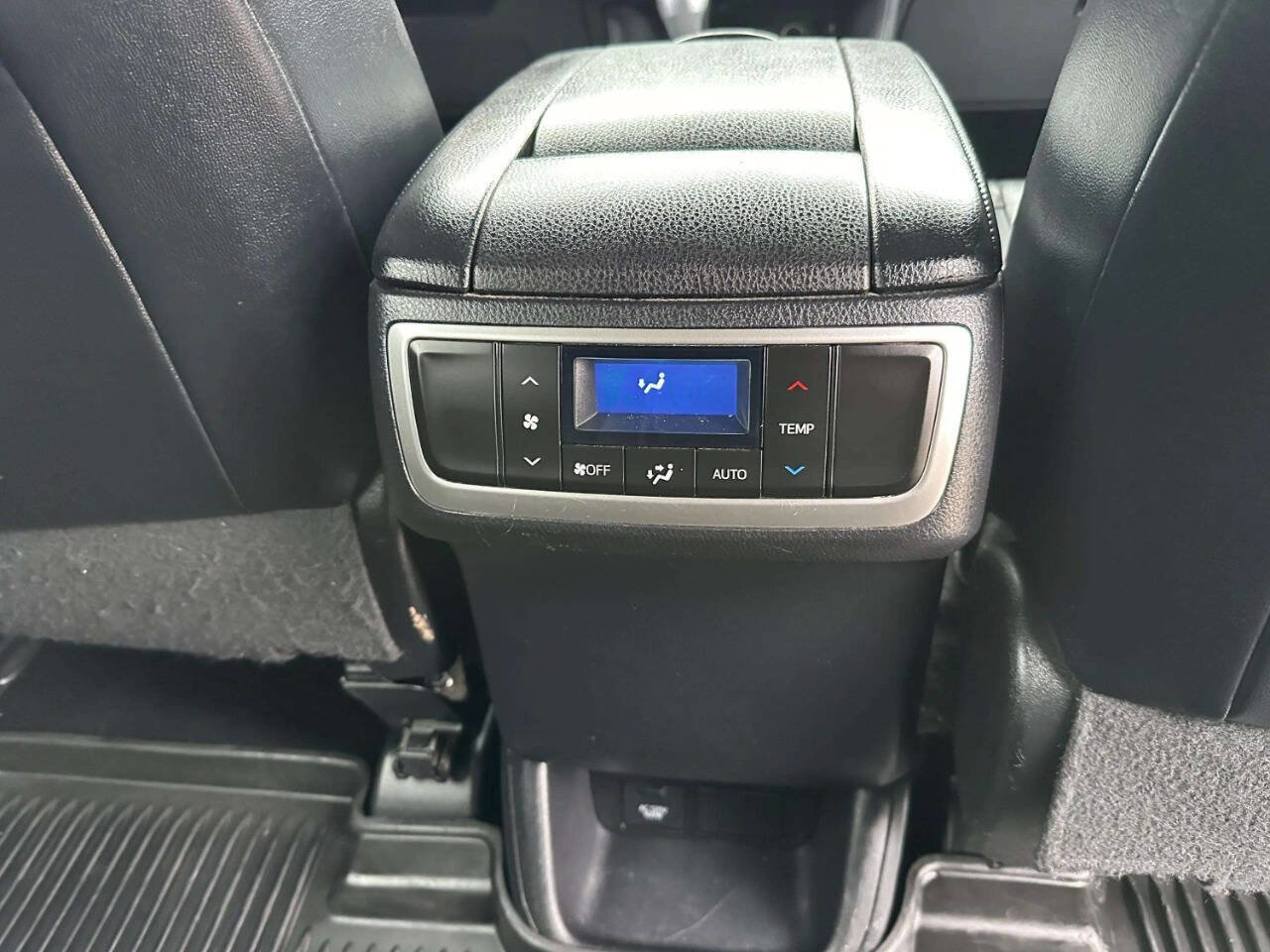 Used 2017 Toyota Highlander XLE image 24