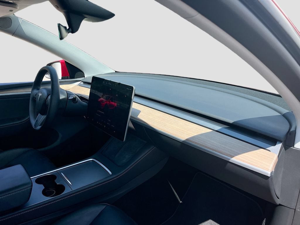 Used 2024 Tesla Model Y AWD image 29