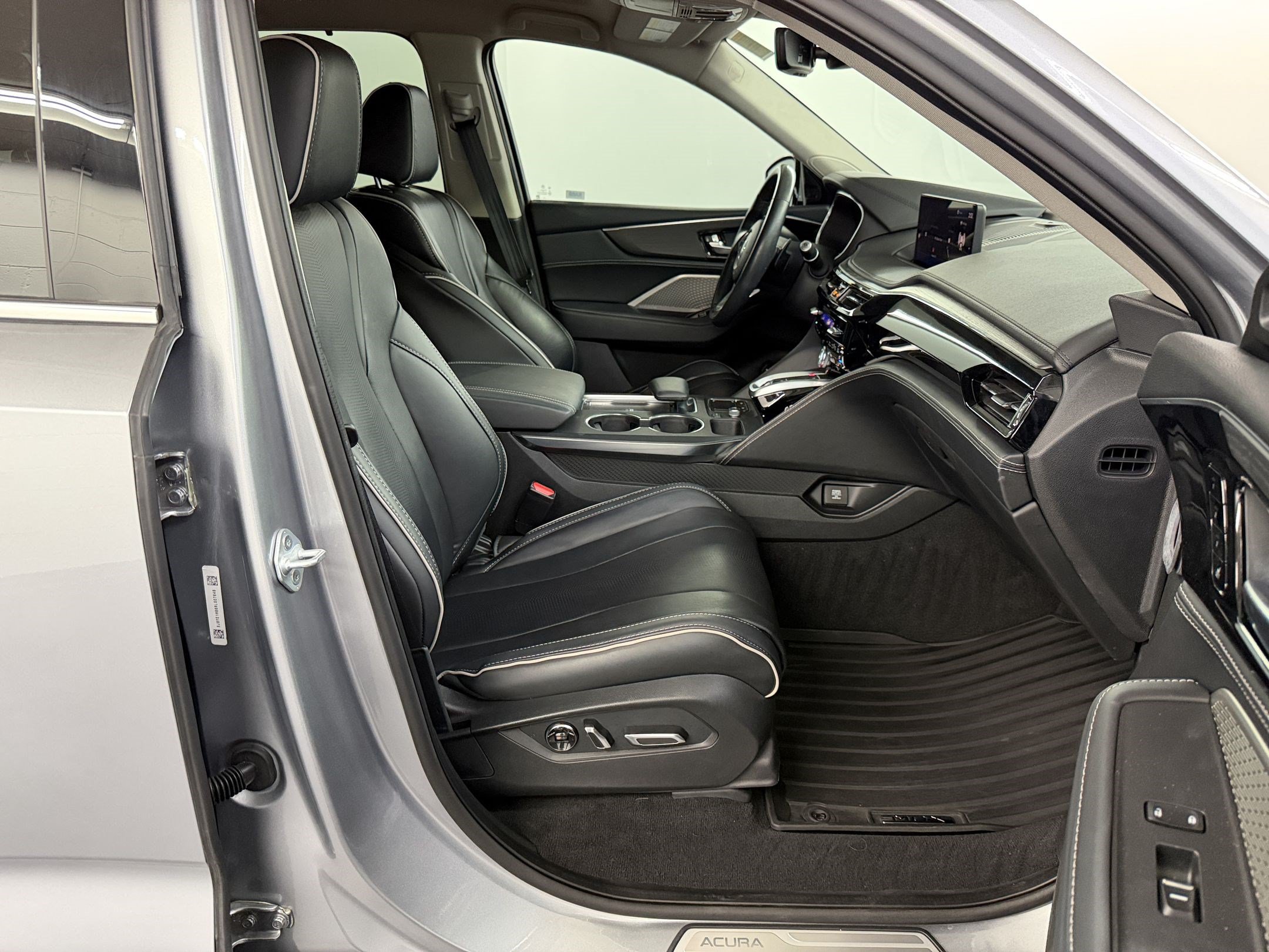 Used 2024 Acura MDX w/ Advance Package AWD/4WD image 24