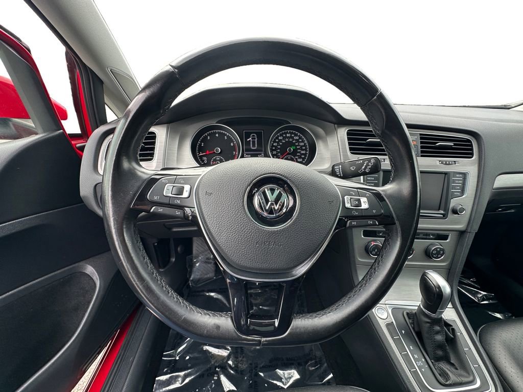 Used 2016 Volkswagen Golf SE image 12