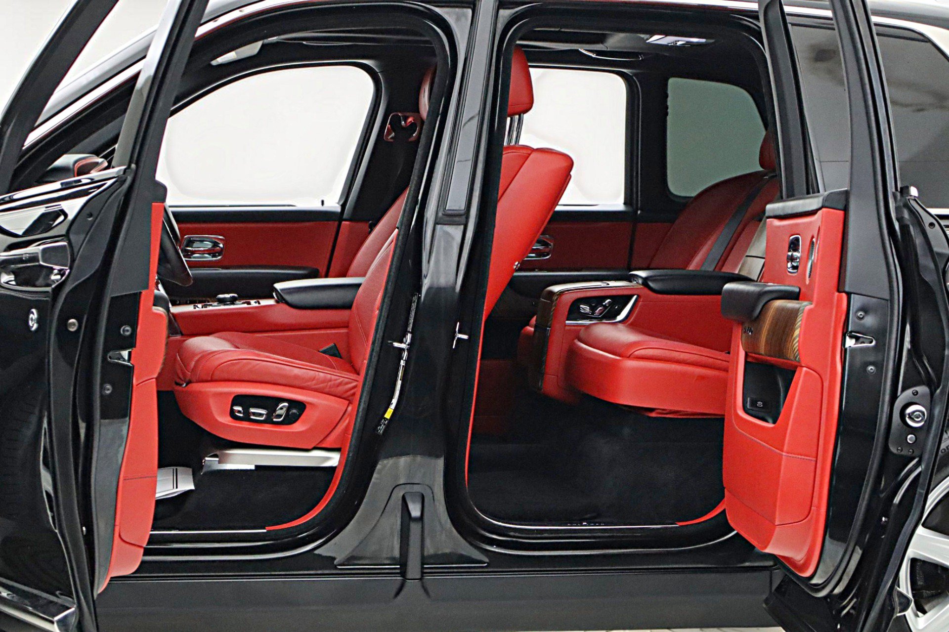 Used 2019 Rolls-Royce Cullinan AWD/4WD image 5