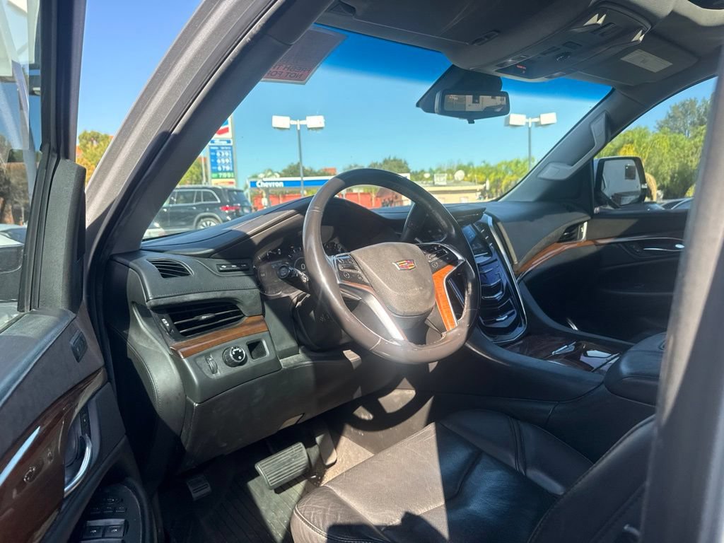 Used 2018 Cadillac Escalade ESV Luxury RWD image 9