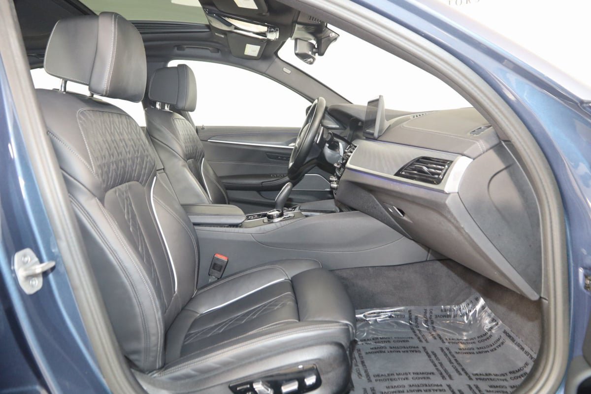 Used 2023 BMW M550i xDrive w/ Executive Package AWD/4WD image 13