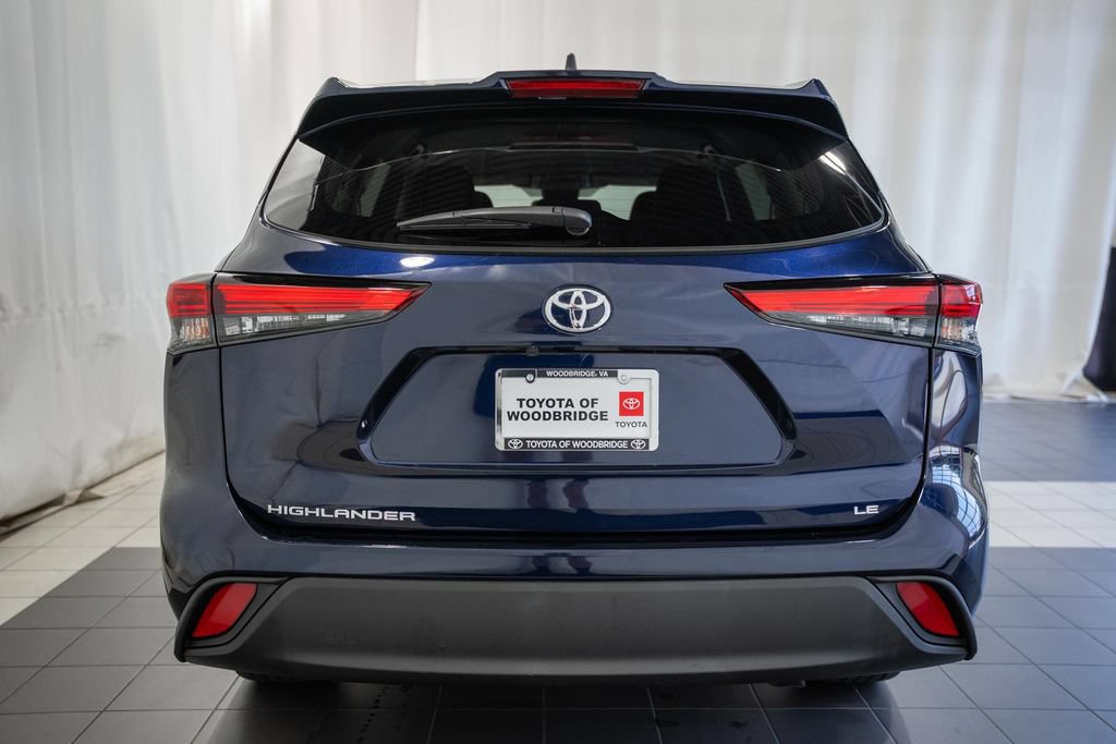 Used 2023 Toyota Highlander LE FWD image 5
