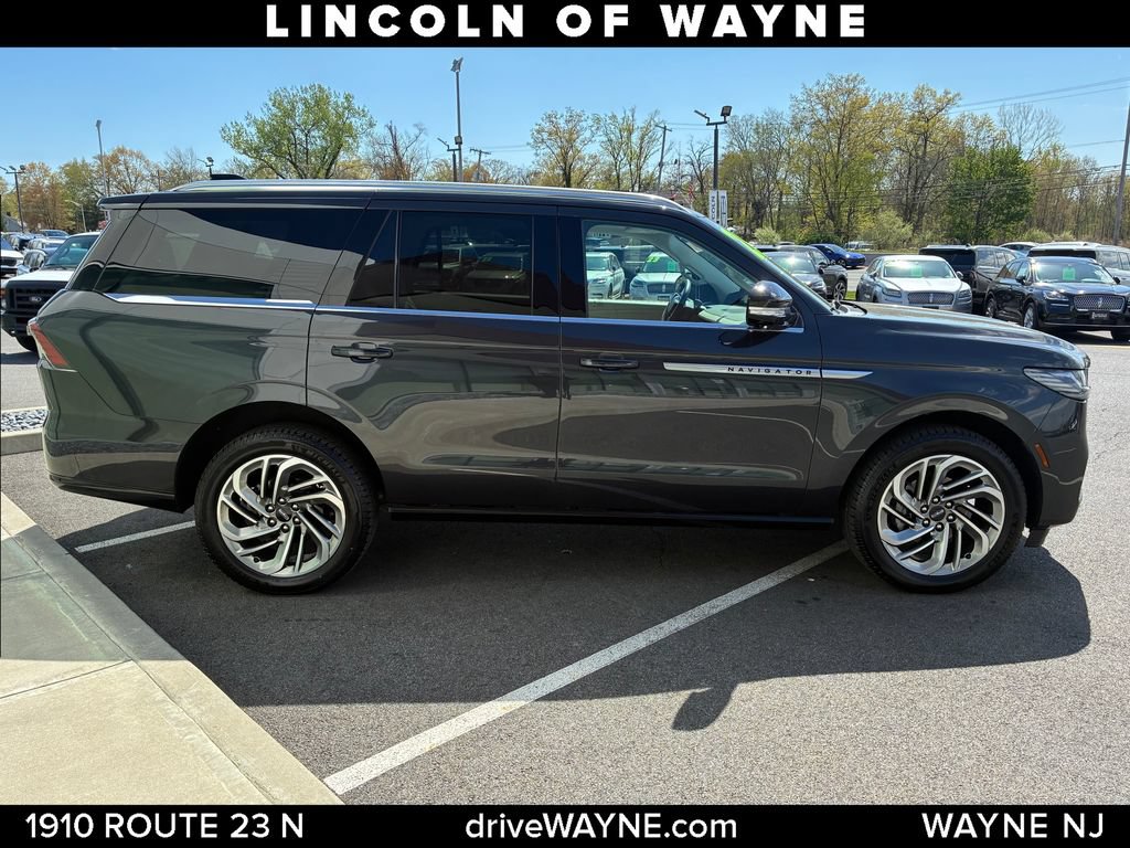 Used 2026 Lincoln Navigator Reserve AWD/4WD image 8