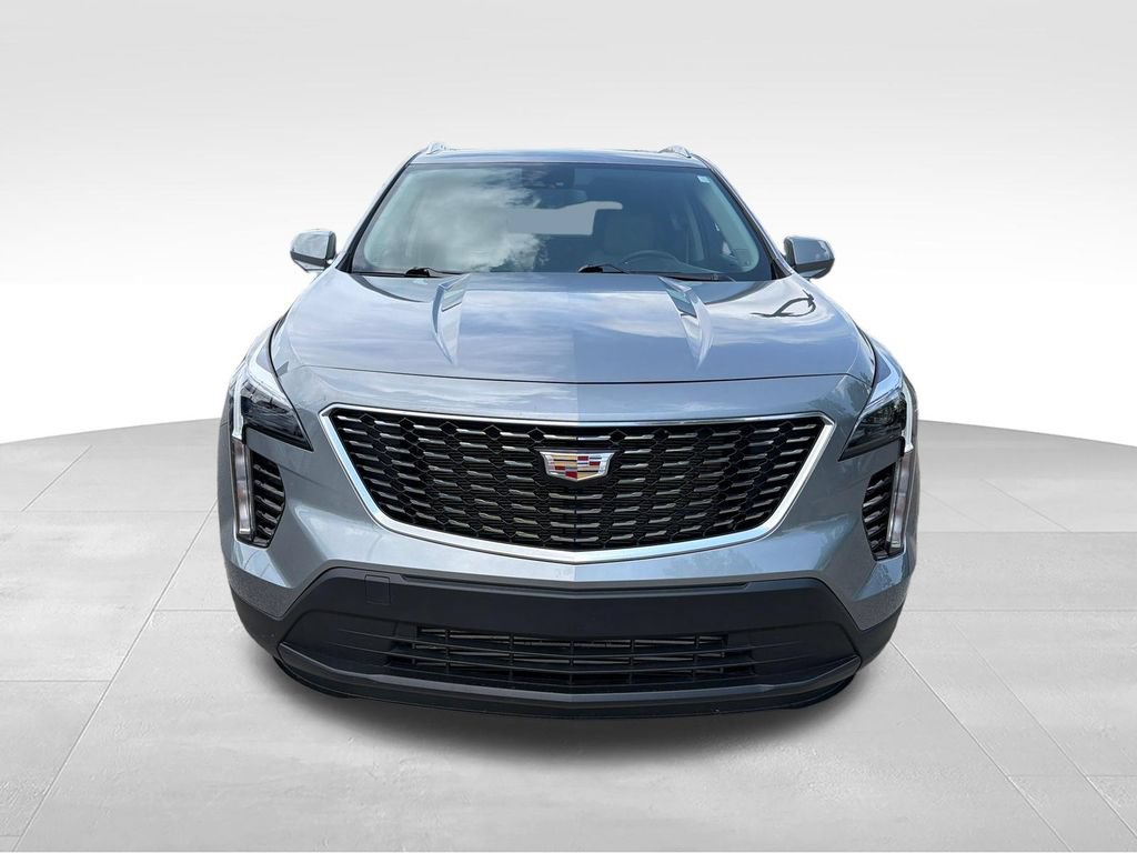 Used 2023 Cadillac XT4 Luxury w/ Cold Weather Package FWD image 8
