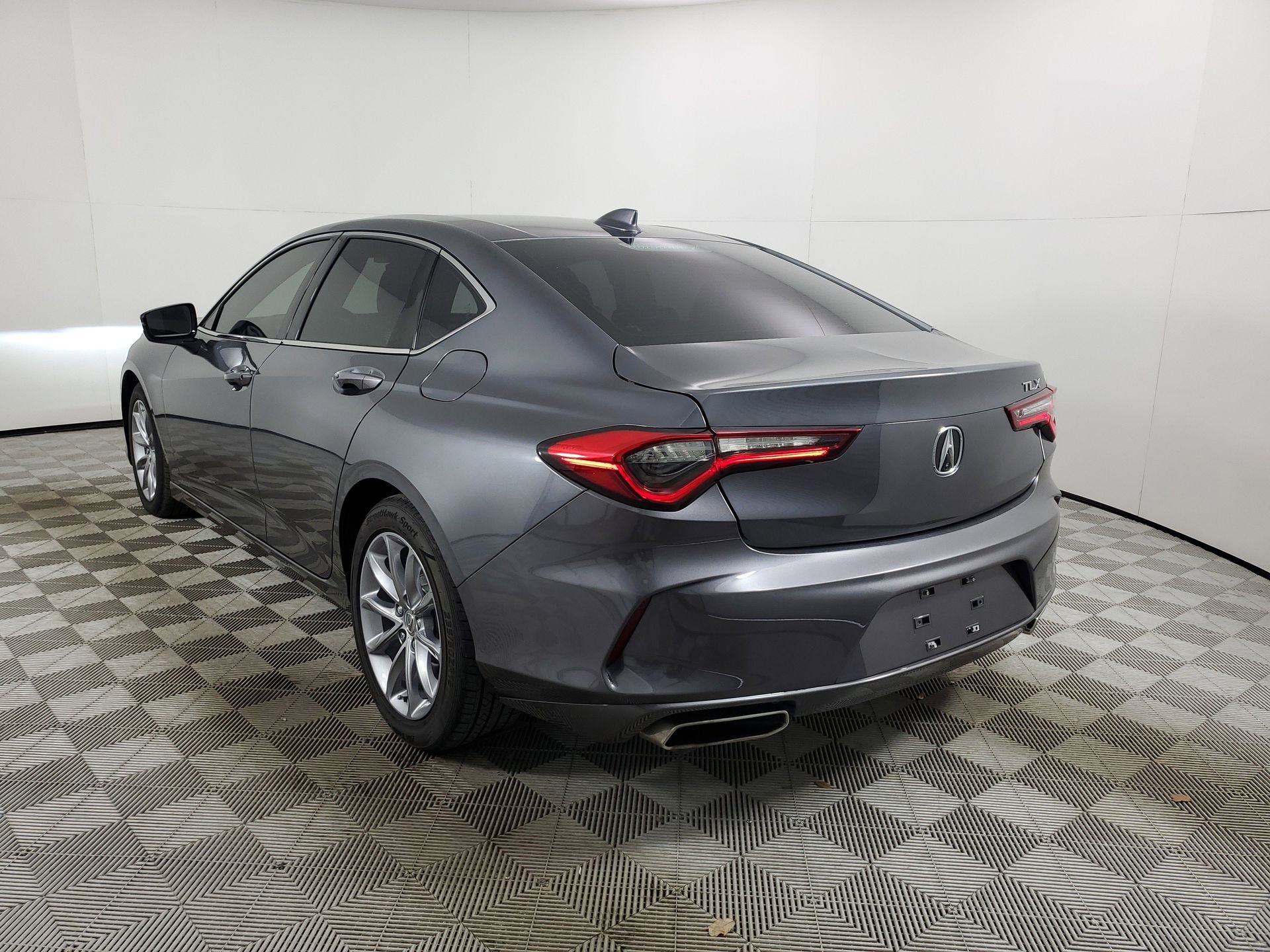 Used 2023 Acura TLX image 9