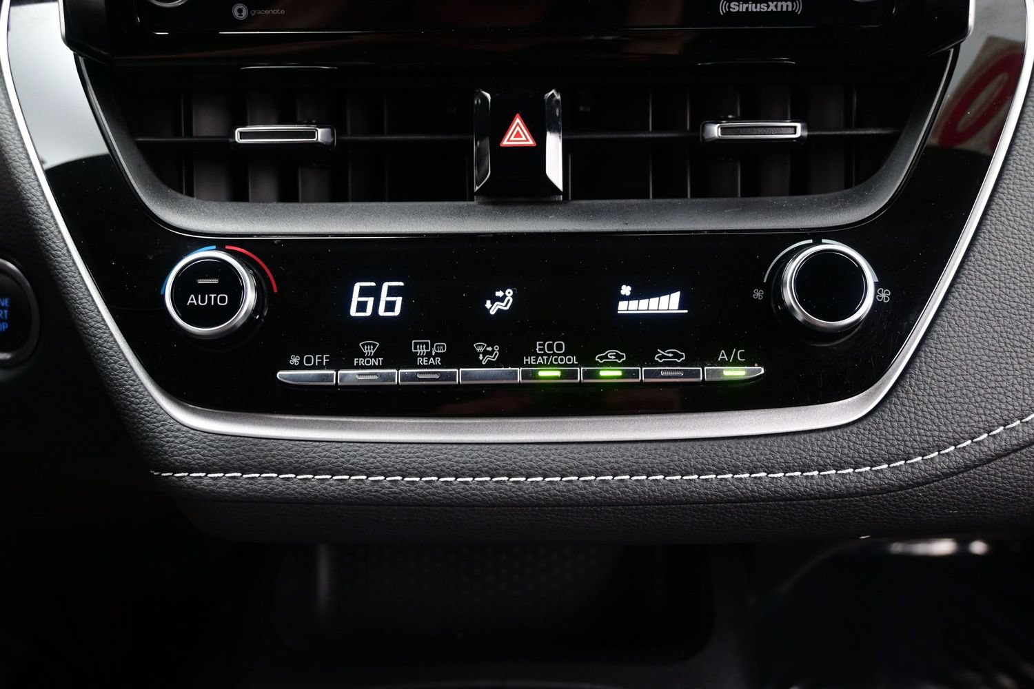 Used 2020 Toyota Corolla SE FWD image 19