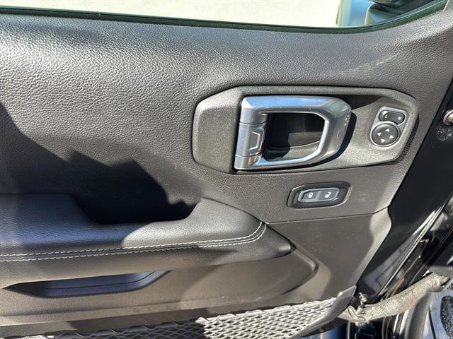 Used 2023 Jeep Gladiator Rubicon w/ Cold Weather Group image 14