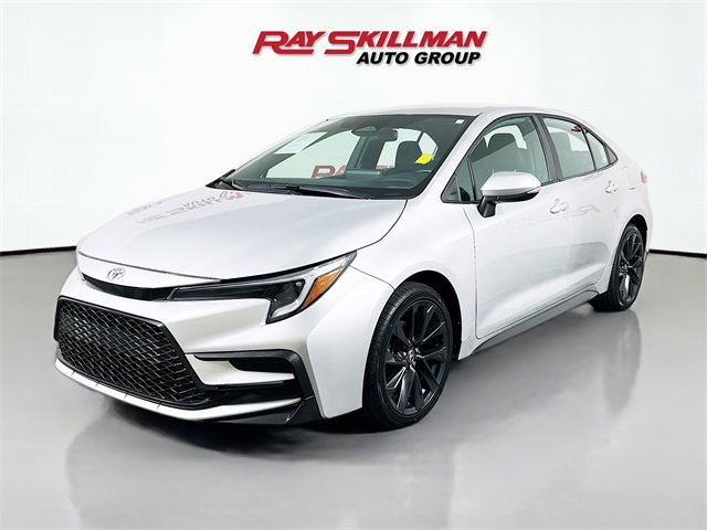 Used 2024 Toyota Corolla SE image 3