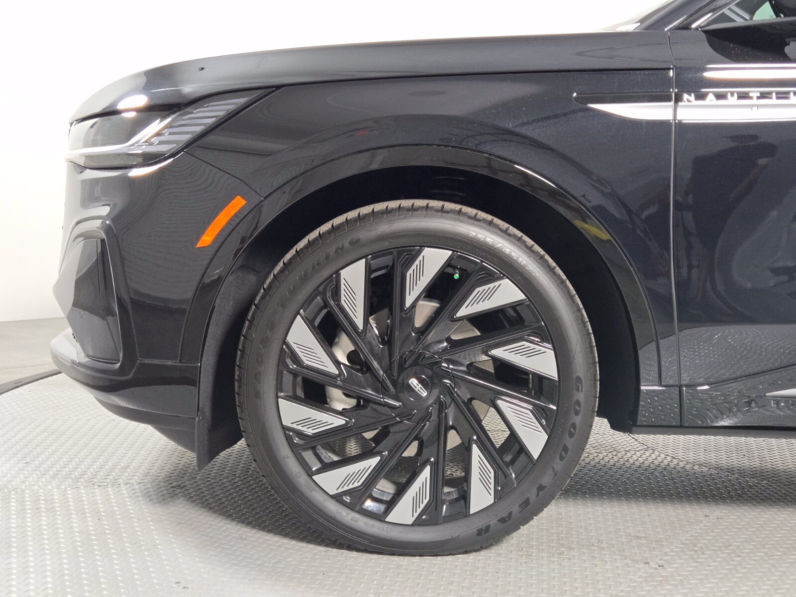 New 2026 Lincoln Nautilus Reserve w/ Jet Appearance Package AWD/4WD image 11