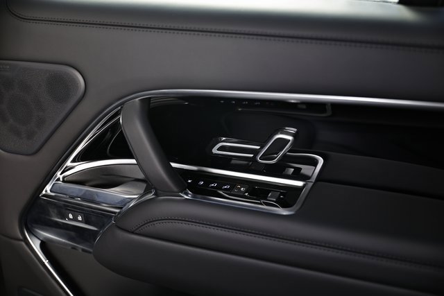 New 2025 Land Rover Range Rover SE image 34