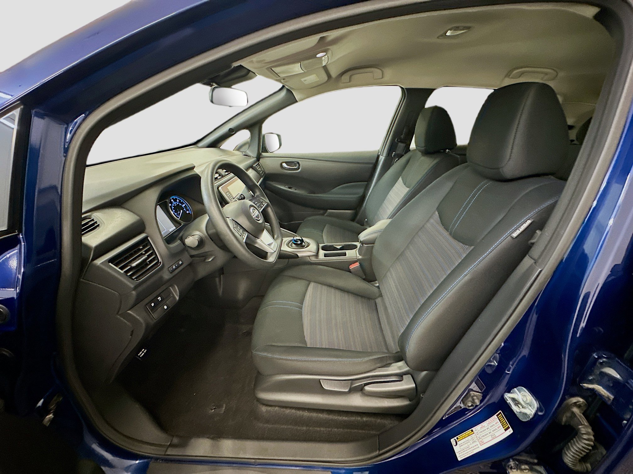 Used 2025 Nissan Leaf S image 13