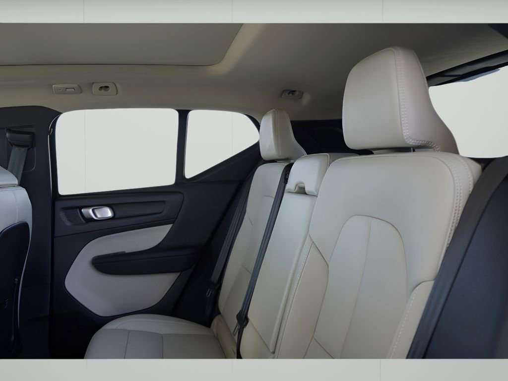 New 2026 Volvo XC40 B5 Ultra w/ Climate Package image 19