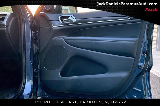 Used 2020 Jeep Grand Cherokee Limited AWD/4WD image 16