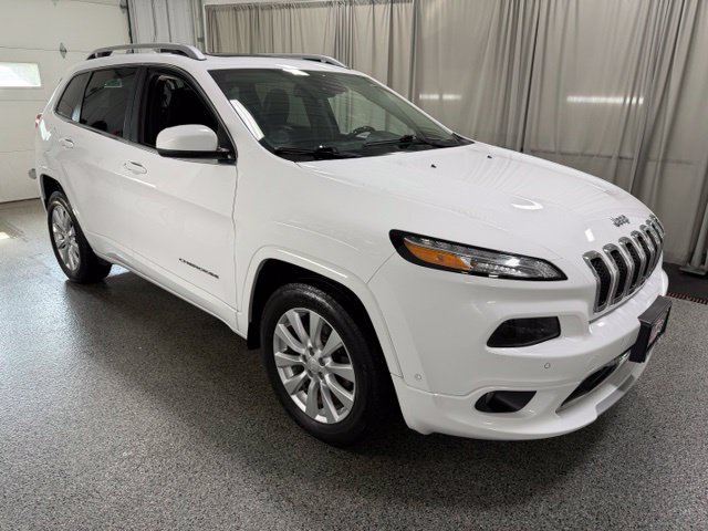 Used 2017 Jeep Cherokee Overland w/ Technology Group AWD/4WD image 3