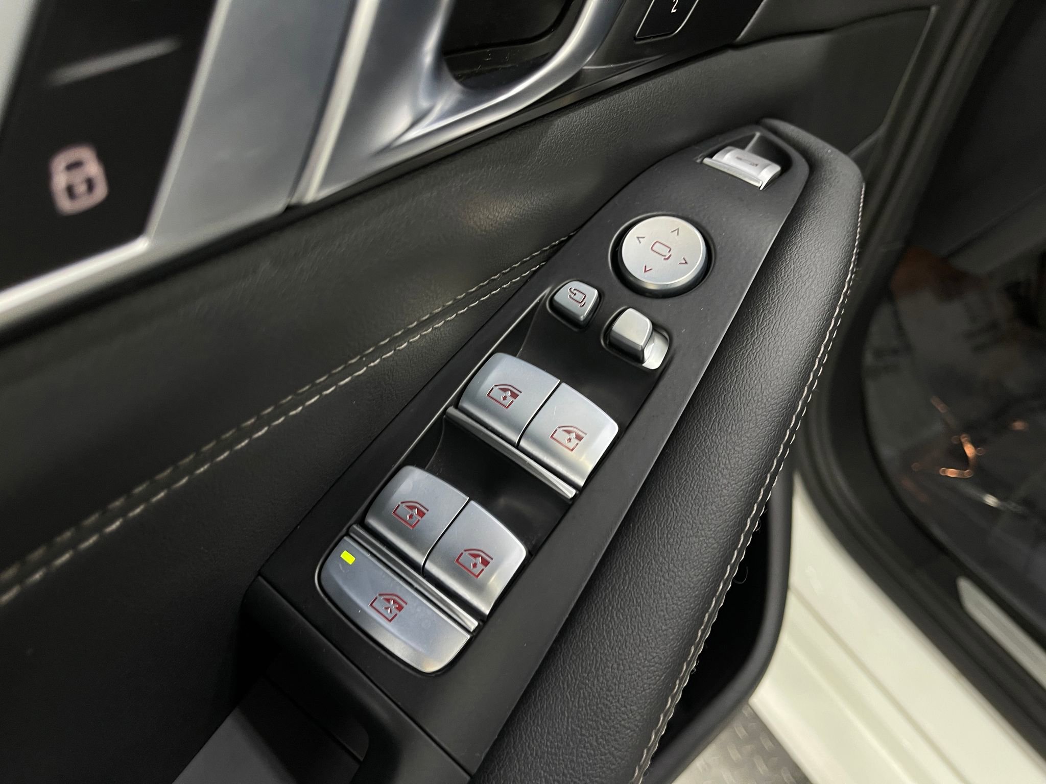 Used 2023 BMW X7 xDrive40i w/ Parking Assistance Package image 15