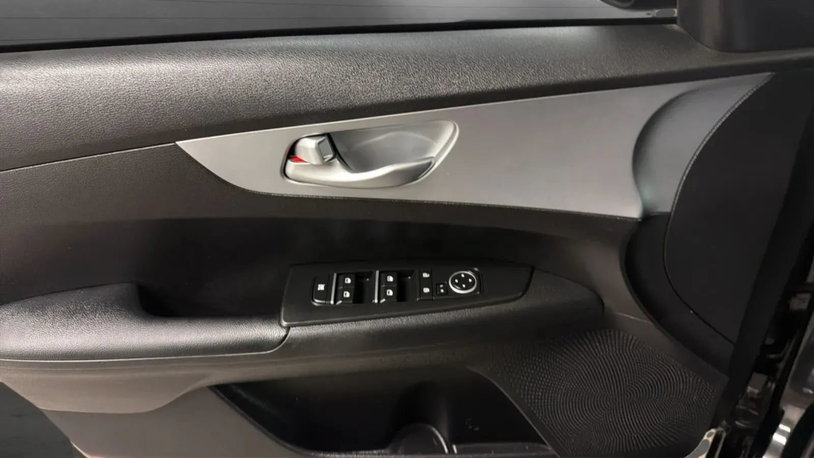 Used 2023 Kia Forte LXS FWD image 17