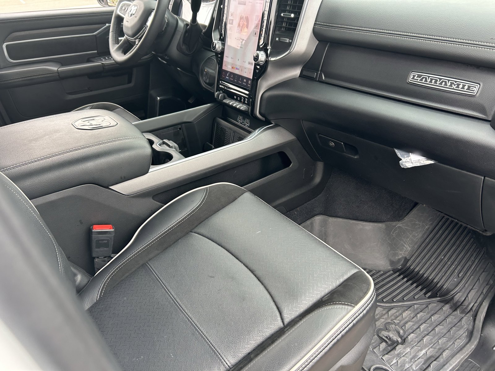 Used 2025 RAM 2500 Laramie image 12