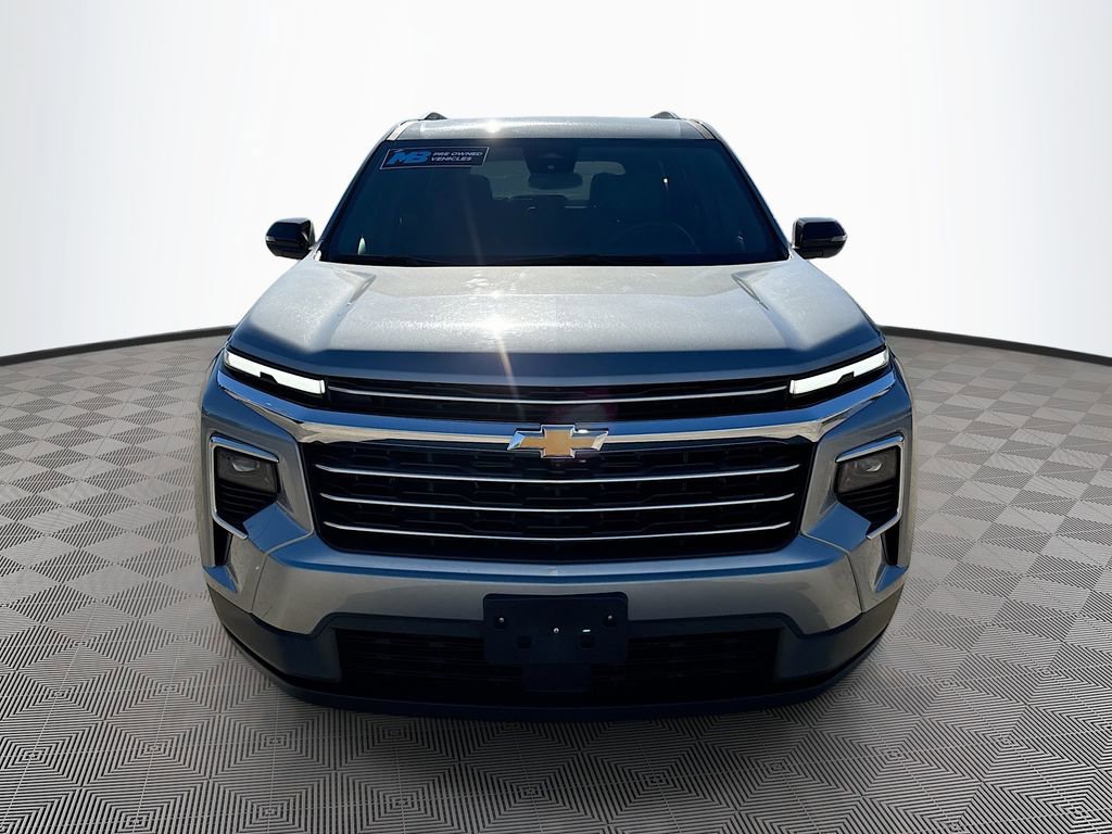 Used 2024 Chevrolet Traverse LT image 2