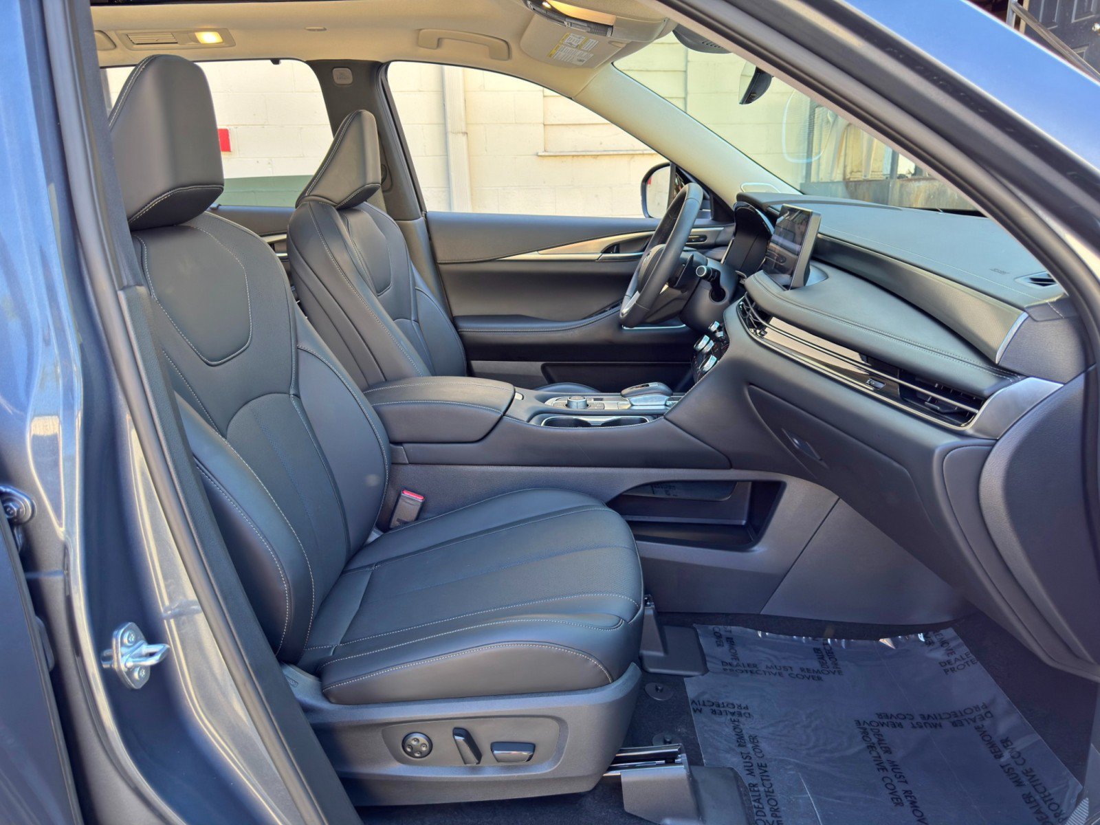 Used 2026 INFINITI QX60 Luxe w/ Cargo Package FWD image 16