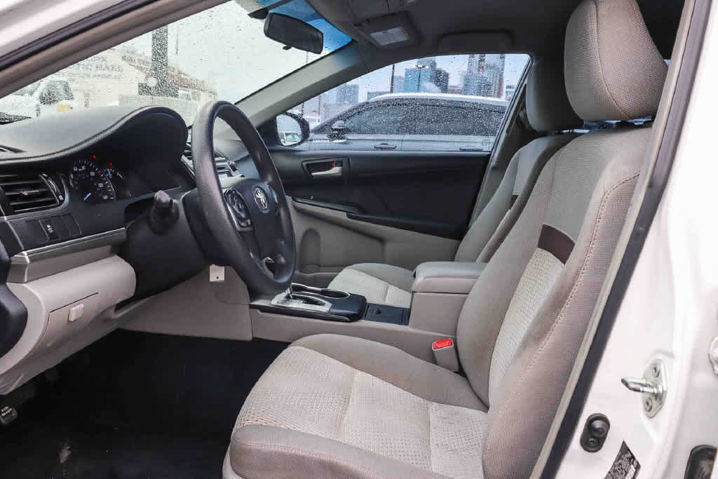 Used 2012 Toyota Camry LE FWD image 16