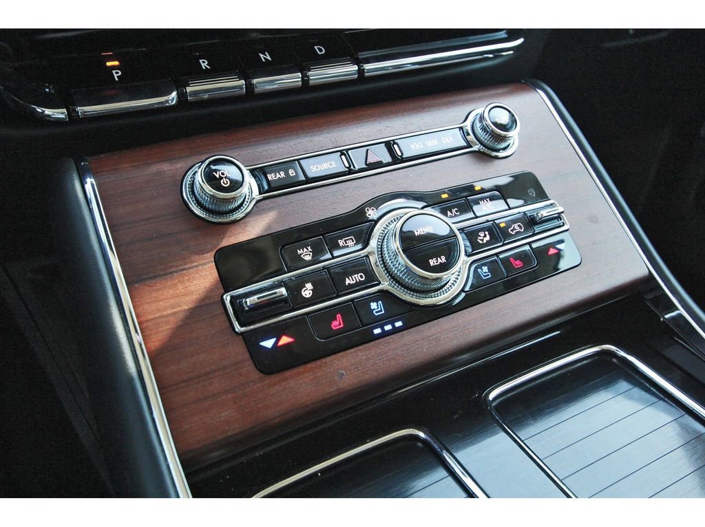 Used 2023 Lincoln Aviator Reserve w/ Equipment Group 201A RWD image 27