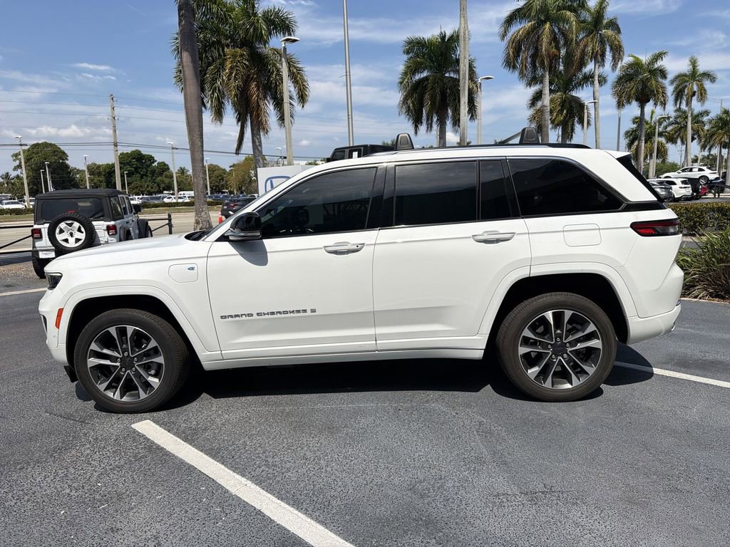 Used 2022 Jeep Grand Cherokee Overland w/ Advanced Protech Group III image 5