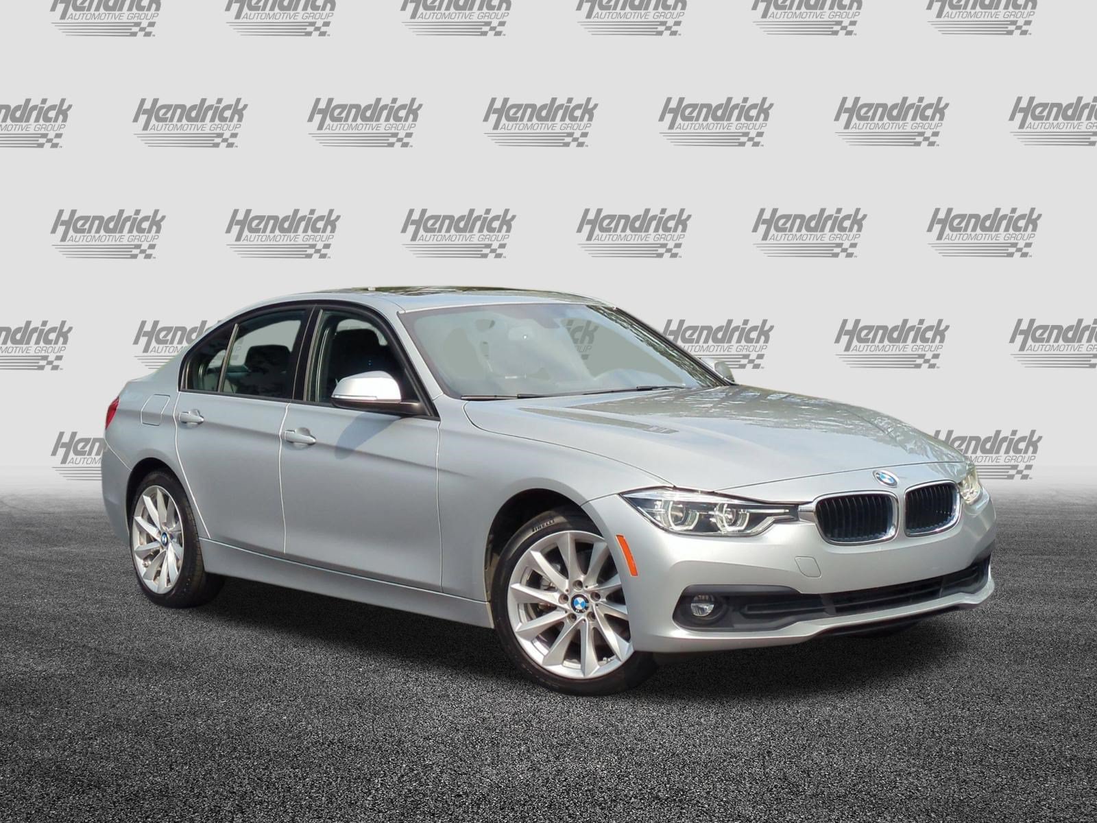 Used 2018 BMW 320i xDrive Sedan AWD/4WD image 2