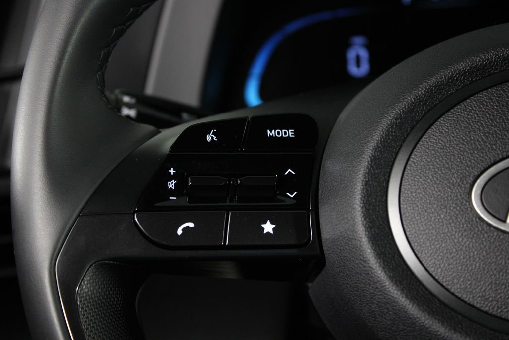 Certified 2025 Hyundai Elantra Sport image 24