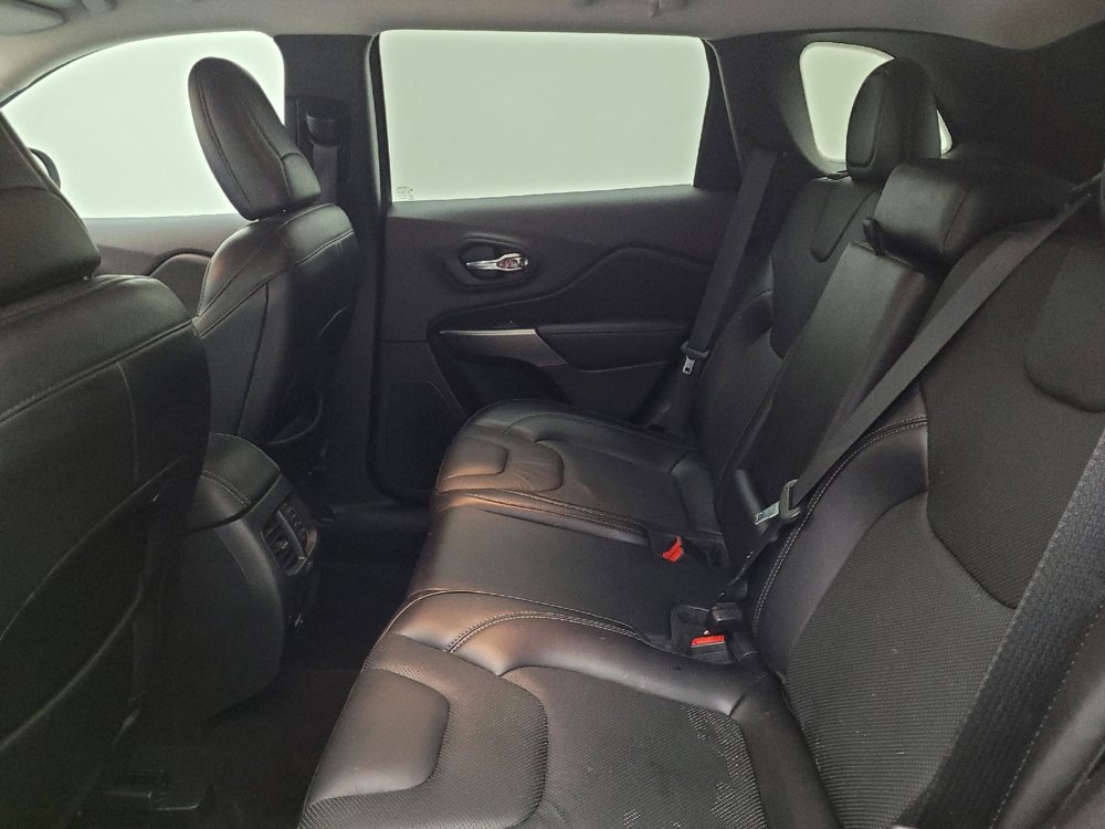 Used 2021 Jeep Cherokee Latitude Lux w/ Comfort/Convenience Group image 18